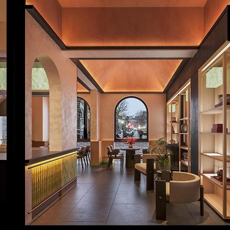 Happy Dragon Courtyard- Newly Renovated With French Windows, Near Tian'Anmen Forbidden City,Lama Temple And Heaven Temple, 3Minutes Walk From Subway,Fluent English Speaking With Tourist Sights Tickets Service ,Free Coffee &Laundry Service Пекин Экстерьер фото