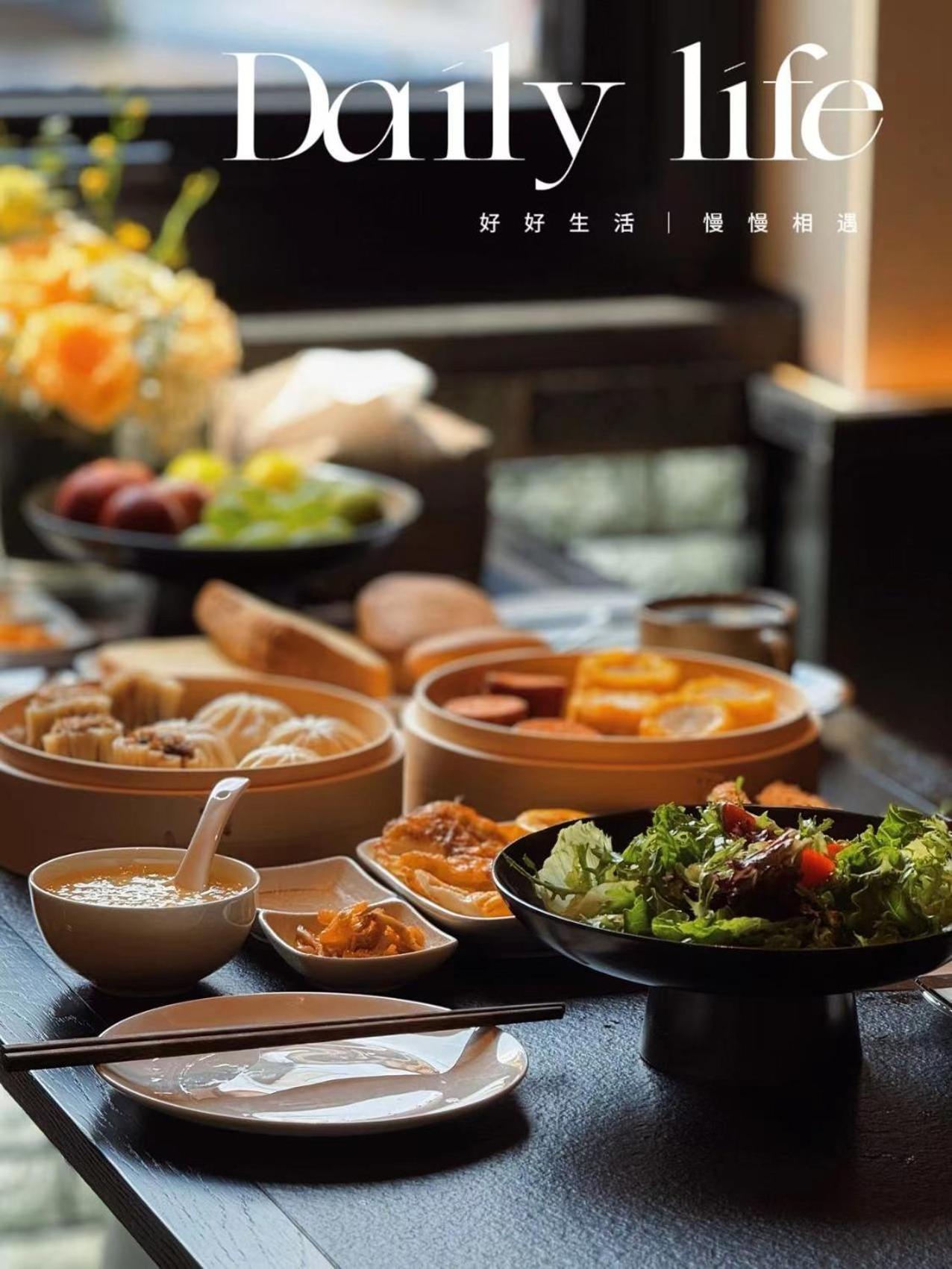Happy Dragon Courtyard- Newly Renovated With French Windows, Near Tian'Anmen Forbidden City,Lama Temple And Heaven Temple, 3Minutes Walk From Subway,Fluent English Speaking With Tourist Sights Tickets Service ,Free Coffee &Laundry Service Пекин Экстерьер фото