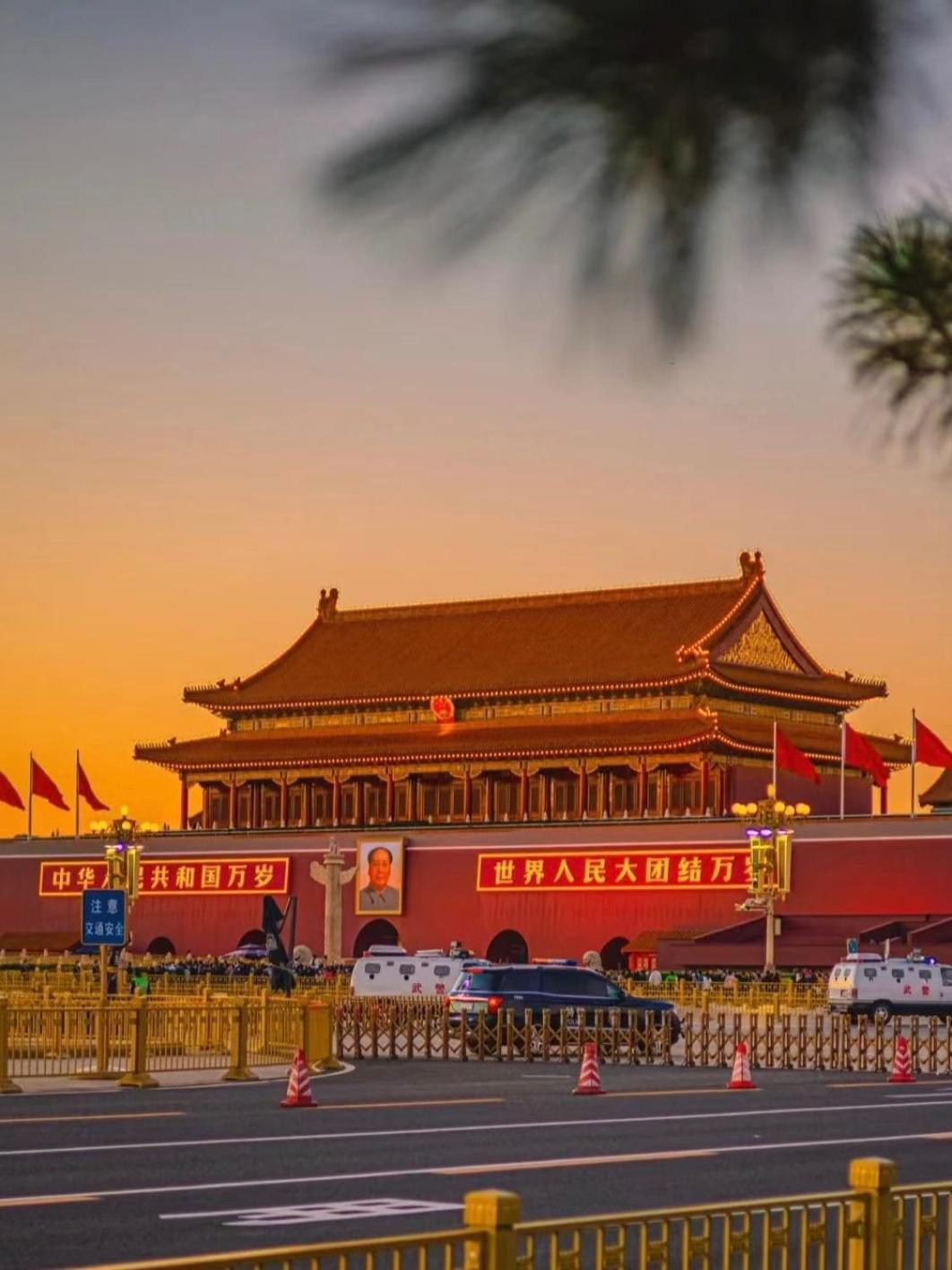 Happy Dragon Courtyard- Newly Renovated With French Windows, Near Tian'Anmen Forbidden City,Lama Temple And Heaven Temple, 3Minutes Walk From Subway,Fluent English Speaking With Tourist Sights Tickets Service ,Free Coffee &Laundry Service Пекин Экстерьер фото