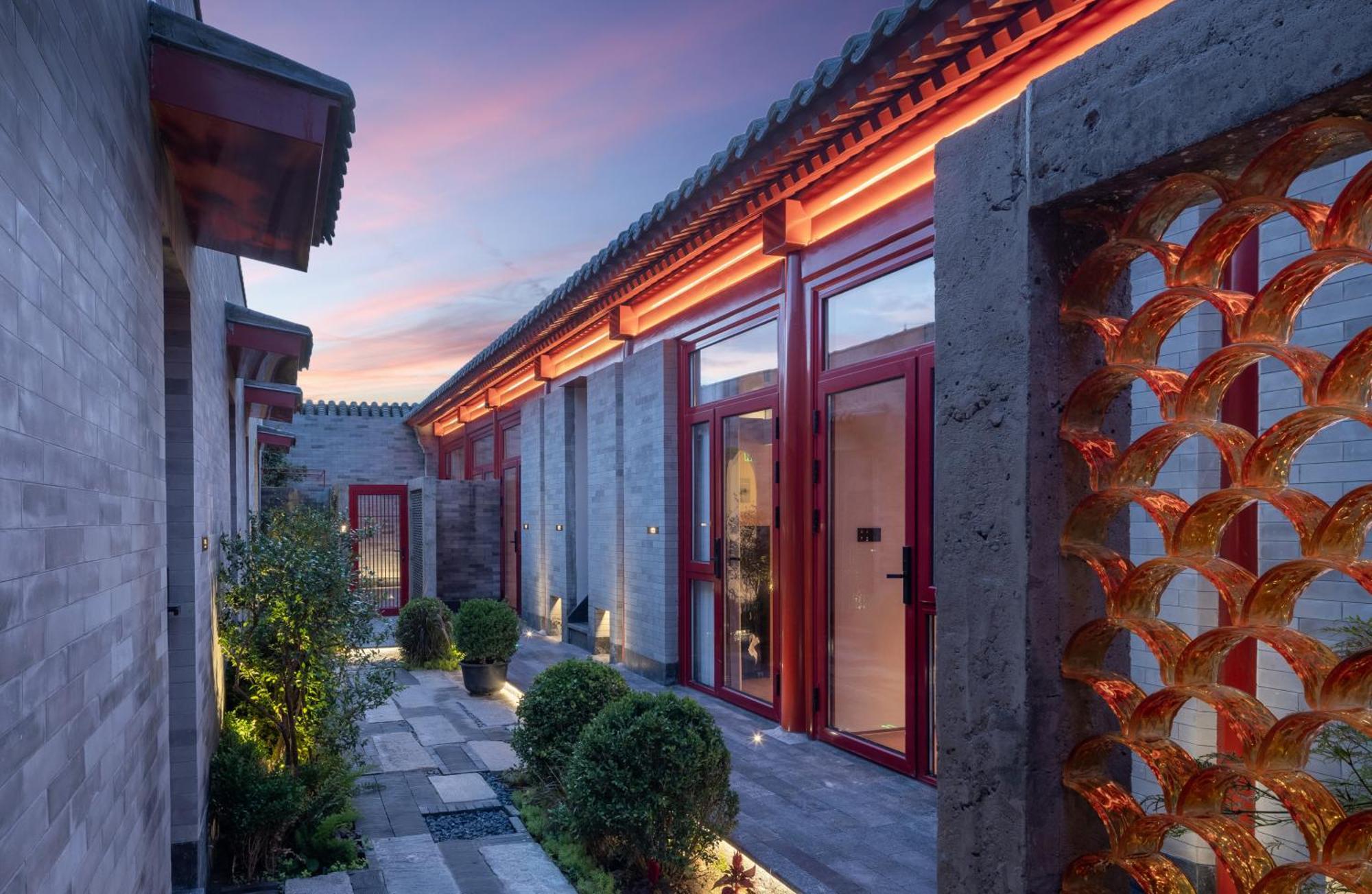 Happy Dragon Courtyard- Newly Renovated With French Windows, Near Tian'Anmen Forbidden City,Lama Temple And Heaven Temple, 3Minutes Walk From Subway,Fluent English Speaking With Tourist Sights Tickets Service ,Free Coffee &Laundry Service Пекин Экстерьер фото