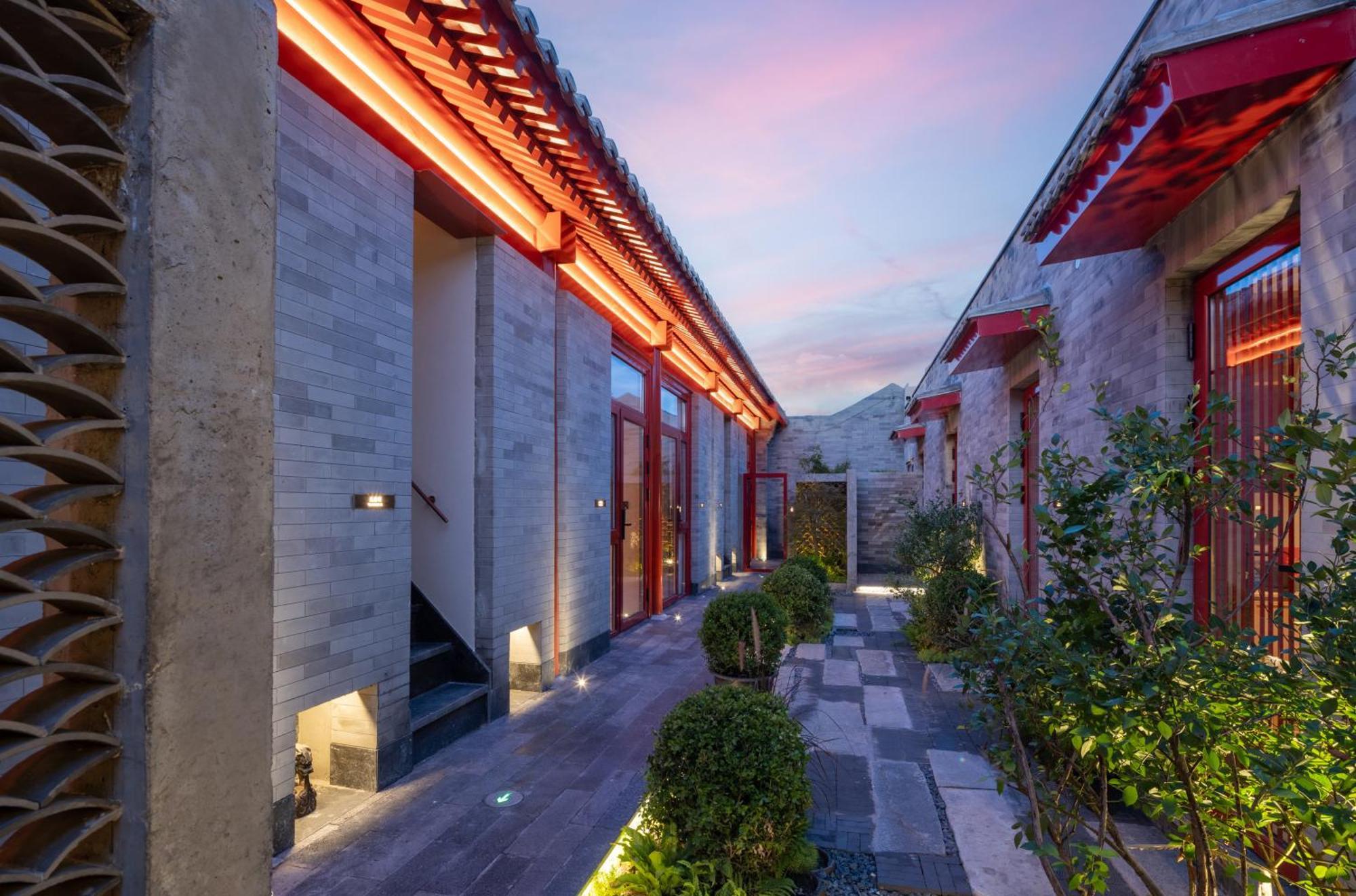 Happy Dragon Courtyard- Newly Renovated With French Windows, Near Tian'Anmen Forbidden City,Lama Temple And Heaven Temple, 3Minutes Walk From Subway,Fluent English Speaking With Tourist Sights Tickets Service ,Free Coffee &Laundry Service Пекин Экстерьер фото