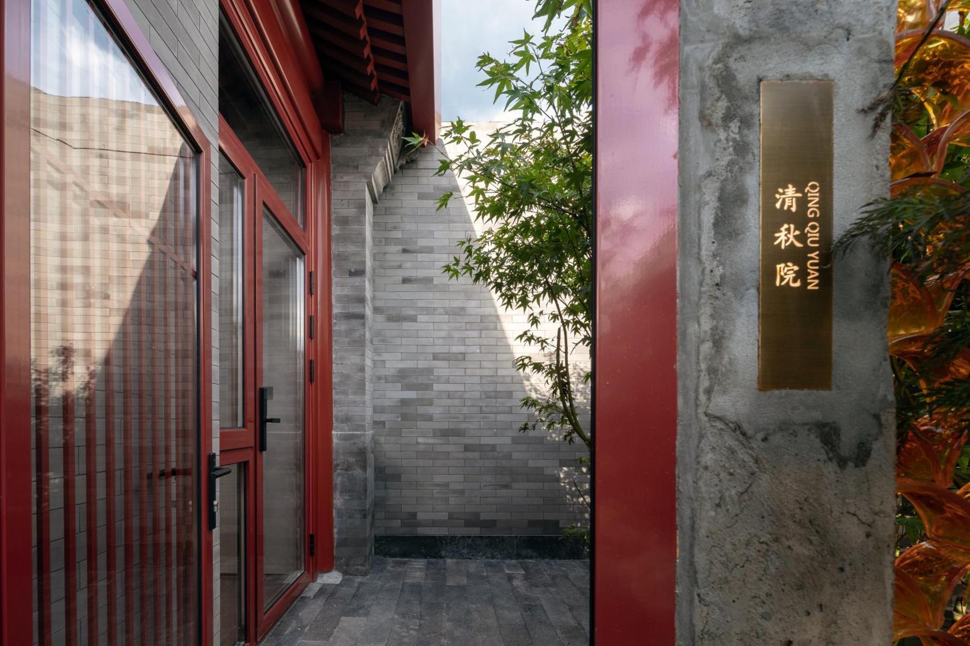 Happy Dragon Courtyard- Newly Renovated With French Windows, Near Tian'Anmen Forbidden City,Lama Temple And Heaven Temple, 3Minutes Walk From Subway,Fluent English Speaking With Tourist Sights Tickets Service ,Free Coffee &Laundry Service Пекин Экстерьер фото