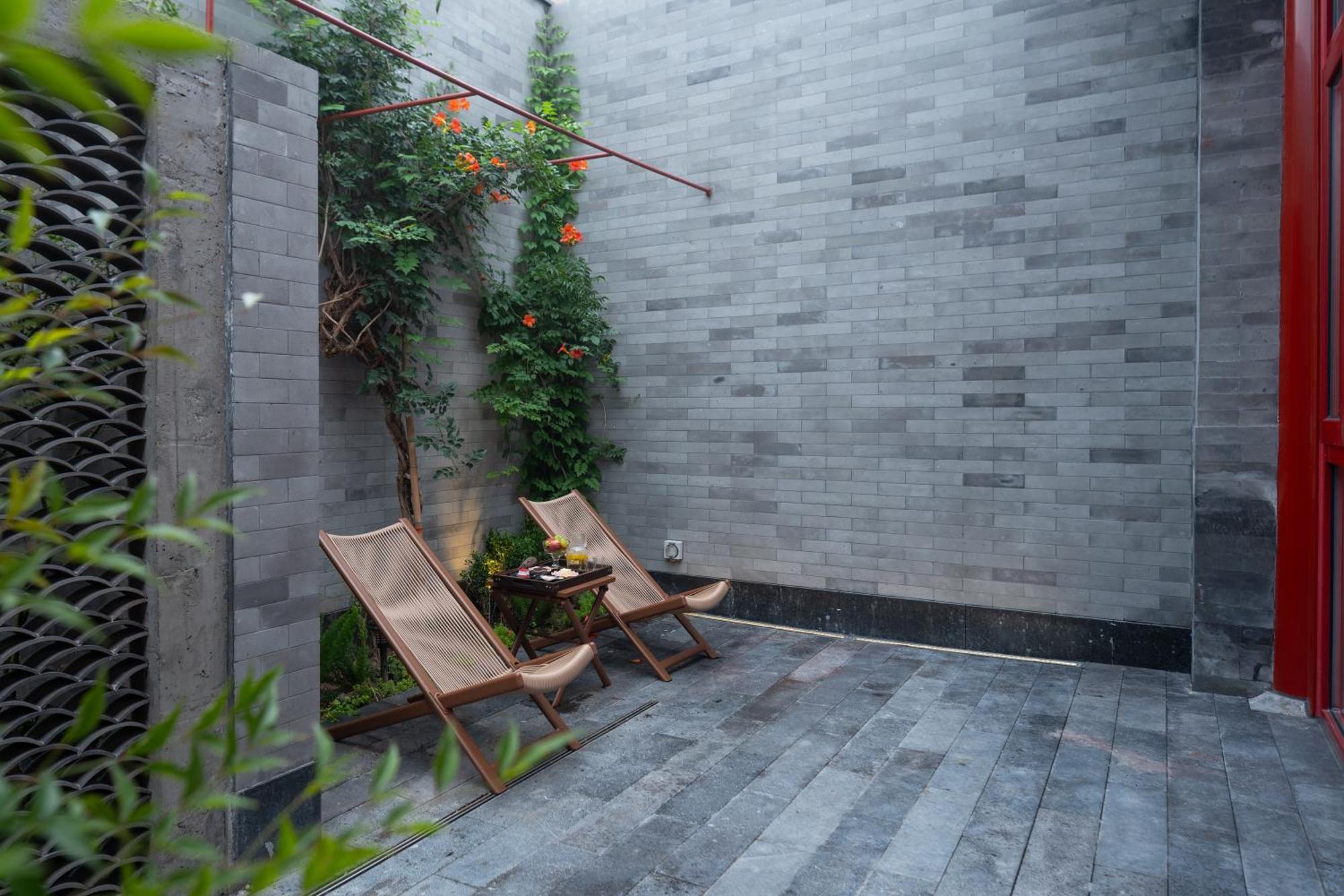 Happy Dragon Courtyard- Newly Renovated With French Windows, Near Tian'Anmen Forbidden City,Lama Temple And Heaven Temple, 3Minutes Walk From Subway,Fluent English Speaking With Tourist Sights Tickets Service ,Free Coffee &Laundry Service Пекин Экстерьер фото